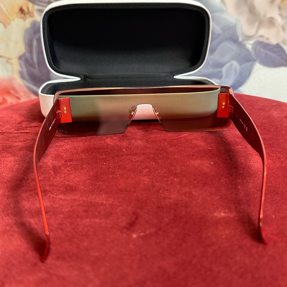 ALAIA Rectangular Sunglasses in Red metallic metal mirror designed - Picture 12 of 12